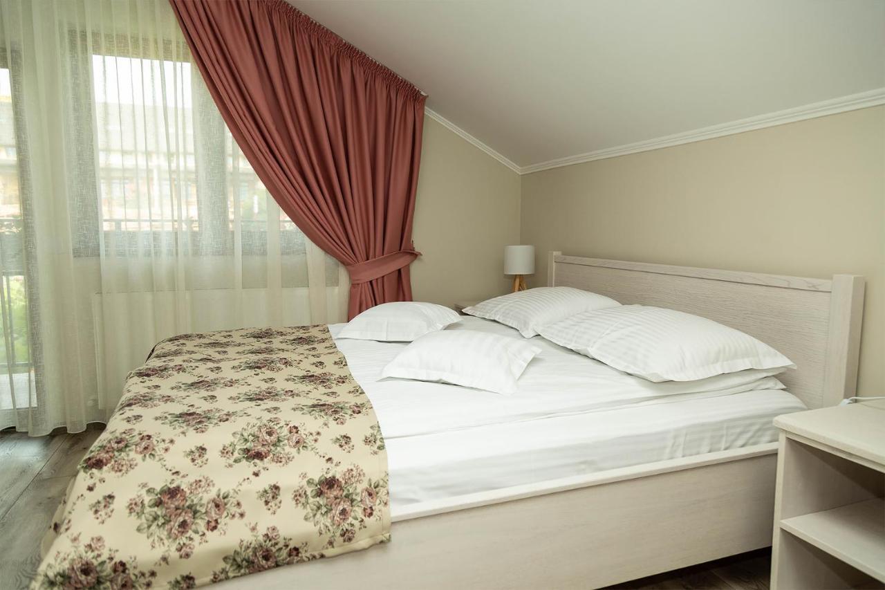 Pensiunea Casablanca Reghin Exterior foto