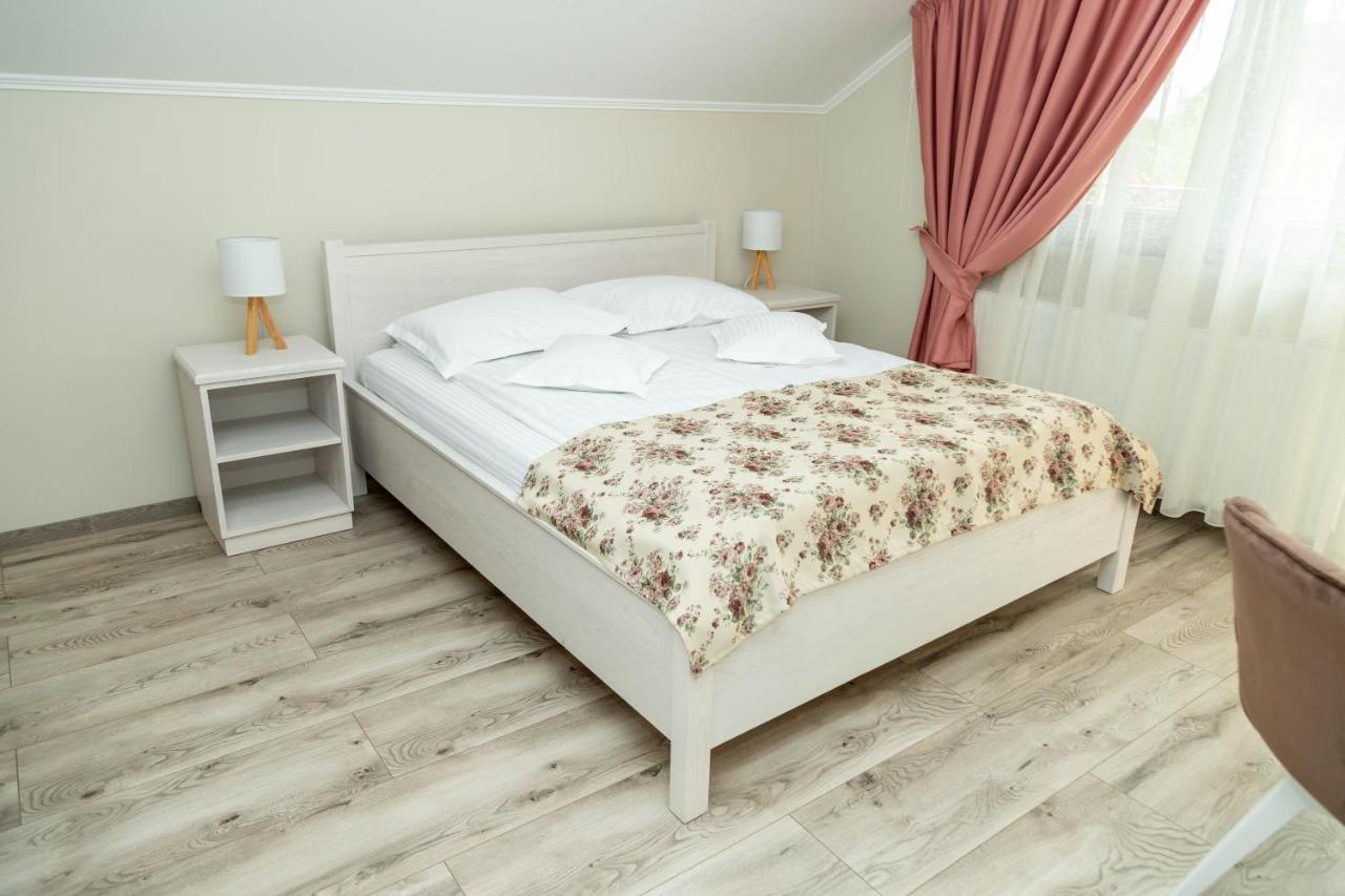 Pensiunea Casablanca Reghin Exterior foto